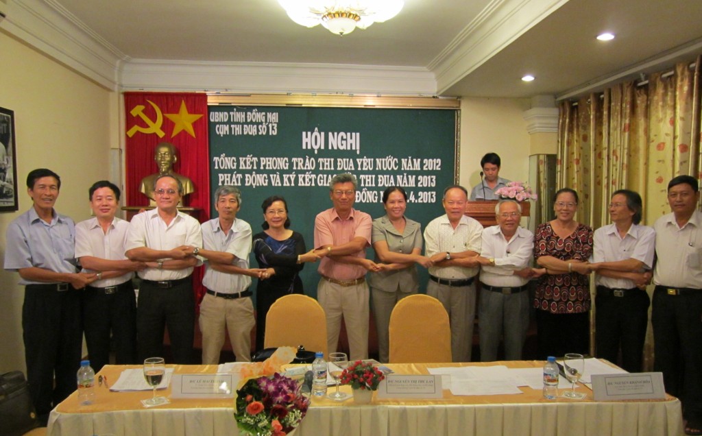 Tổng kết thi đua khen thưởng năm 2012, phát động 3113 [Desktop Resolution].jpg